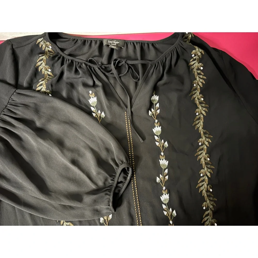 LORD & TAYLOR Black Floral Embroidered Peasant Blouse 1X Boho-Chic Bishop Sleeve